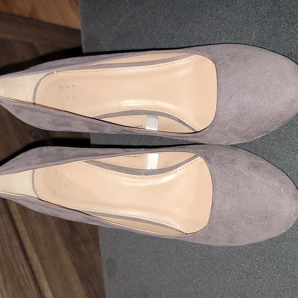 Heels - Picture 1 of 6